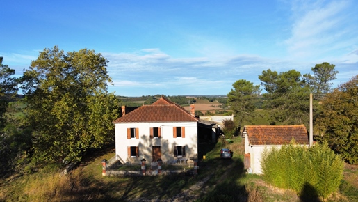 Te koop Valence-sur-Baïse, Gers: Stenen huis en oude boerderij, talrijke bijgebouwen,