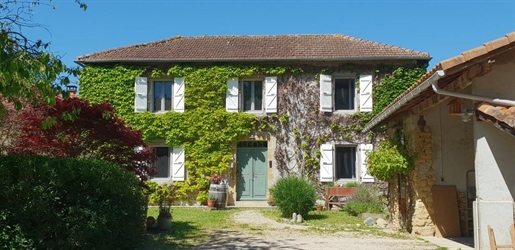 For sale, close to Castelnau Magnaoc (Hautes Pyrénées): Charming Gascon farmhouse with central heati