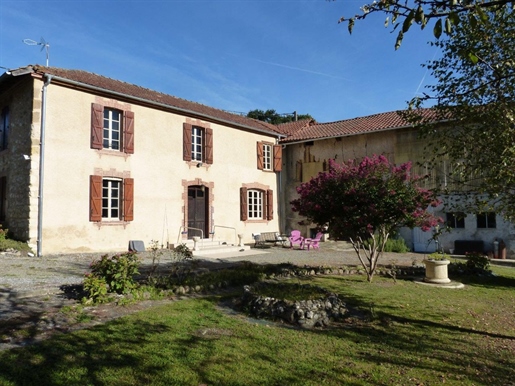 For sale, close to Castelnau Magnoac (Hautes Pyrénées) – 1750s Gascon farmhouse with 3 bedrooms barn