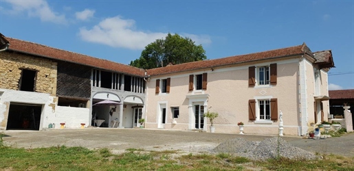 À vendre, proche de Trie-sur-Baïse (Gers/Hautes-Pyrénées): Maison gasconne avec dépendances, granges