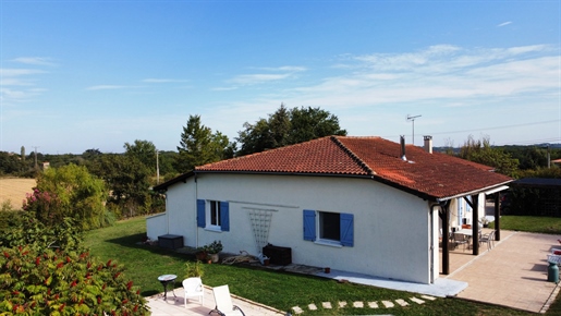 For sale in Jegun, Gers: Beautiful contemporary house, 4 beds, in very good order, on fenced garden