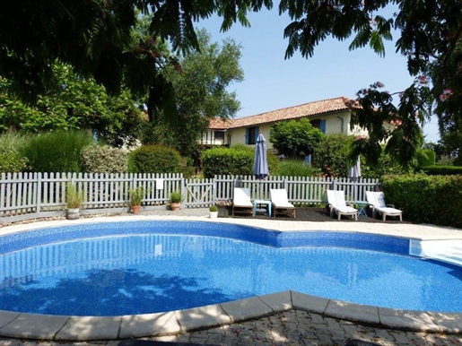 À vendre, proche de Trie sur Baise (Hautes Pyrénées) charmante Maison Gasconne avec annexe, piscine,