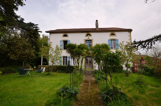 Te koop, wijk Vic-Fezensac, Gers: Prachtig Gasconse huis, Maison de Maître stijl, met 6 slaapkamers
