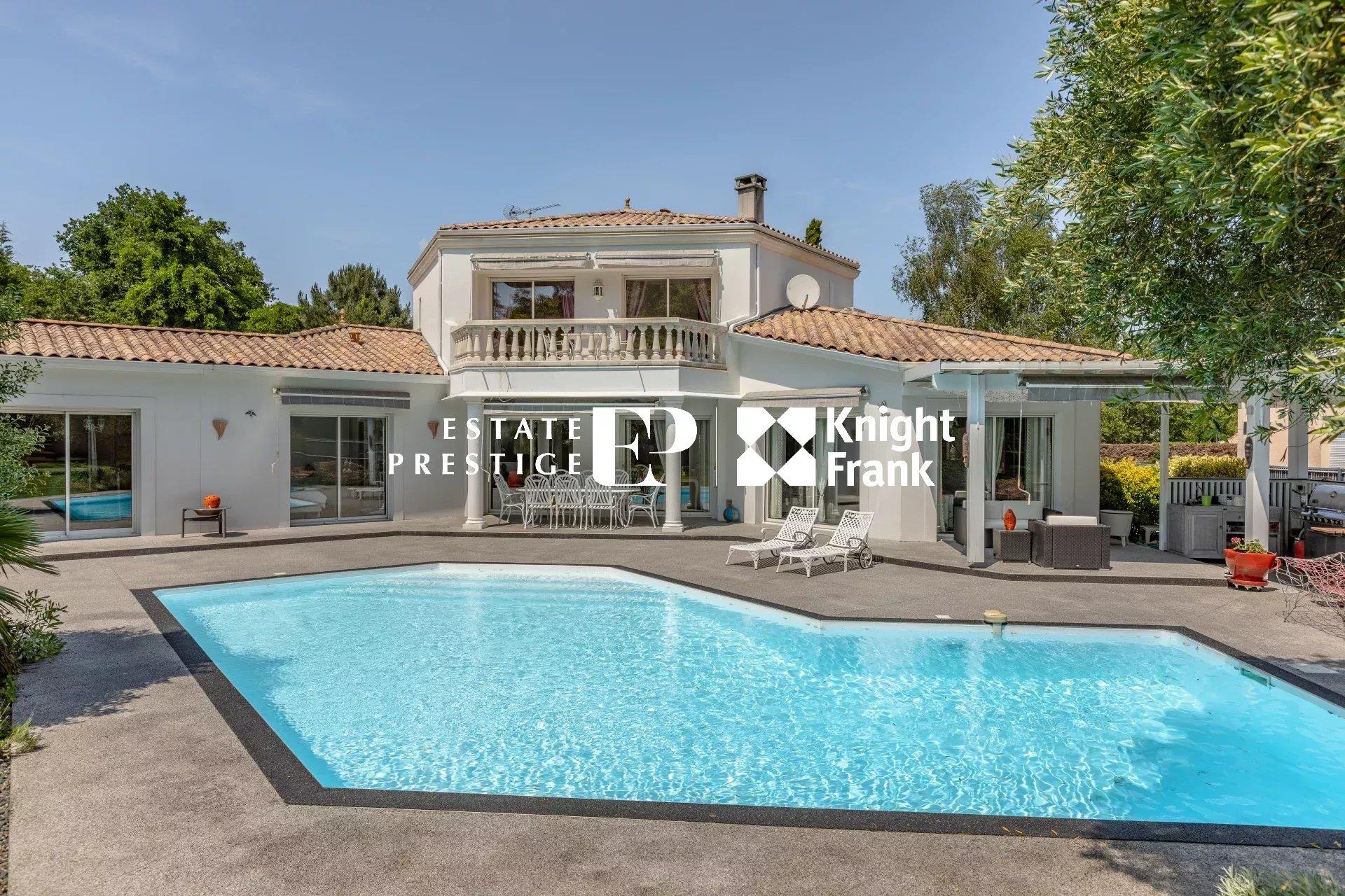 Saint-Aubin-De-Médoc –Luxurious 4-bedroom home with pool
