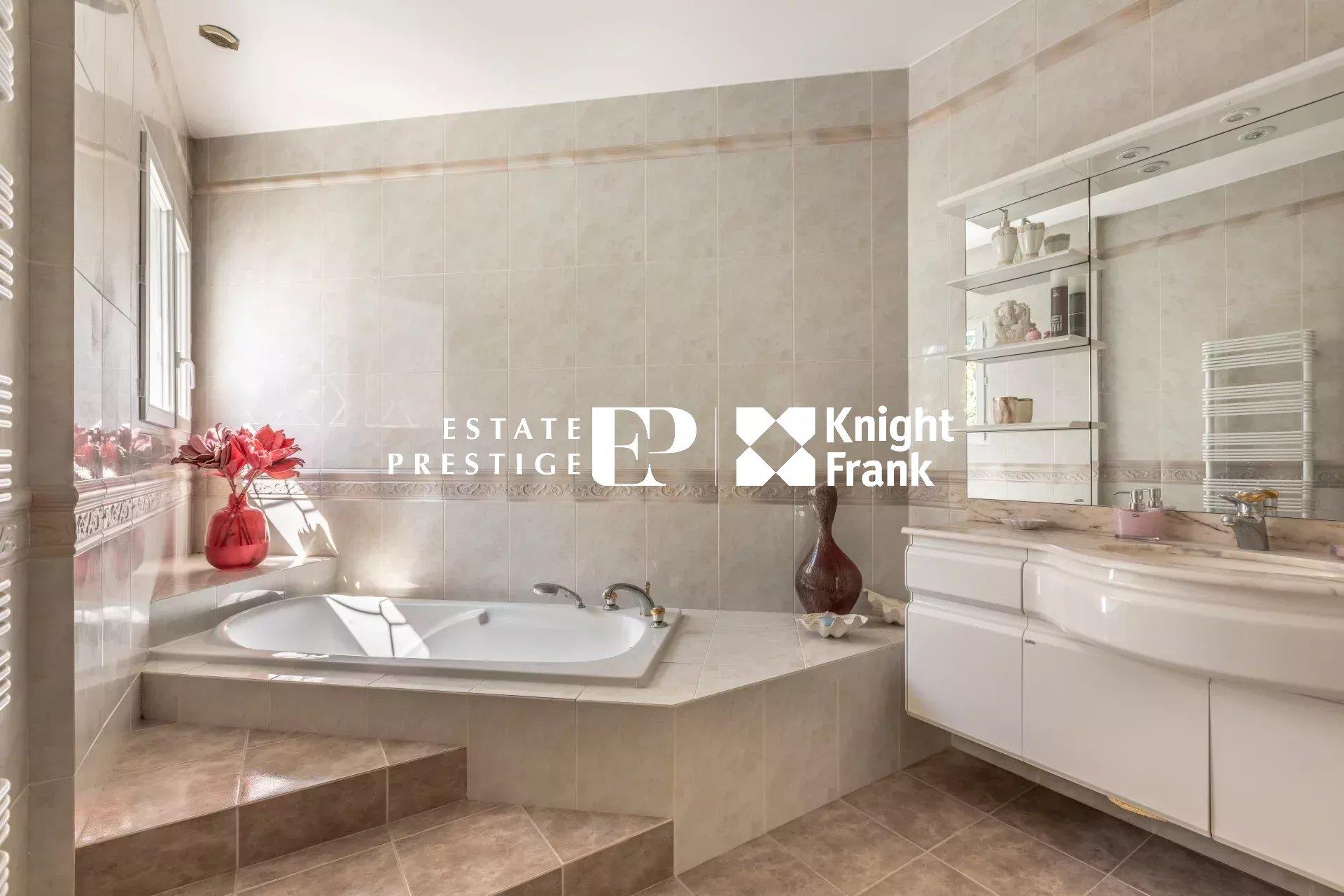Saint-Aubin-De-Médoc –Luxurious 4-bedroom home with pool