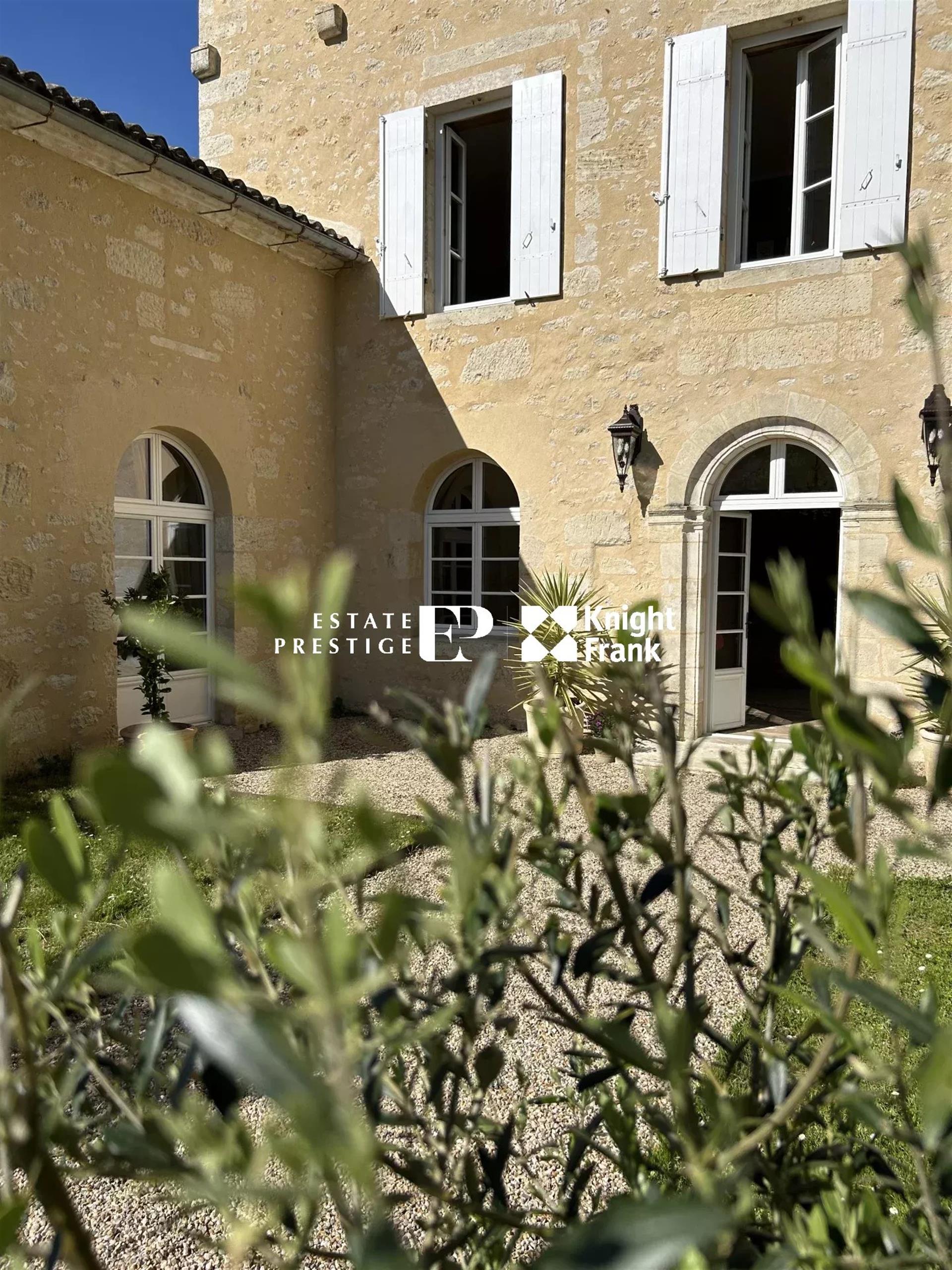 Bordeaux Countryside - Renovated 16th-century stone property