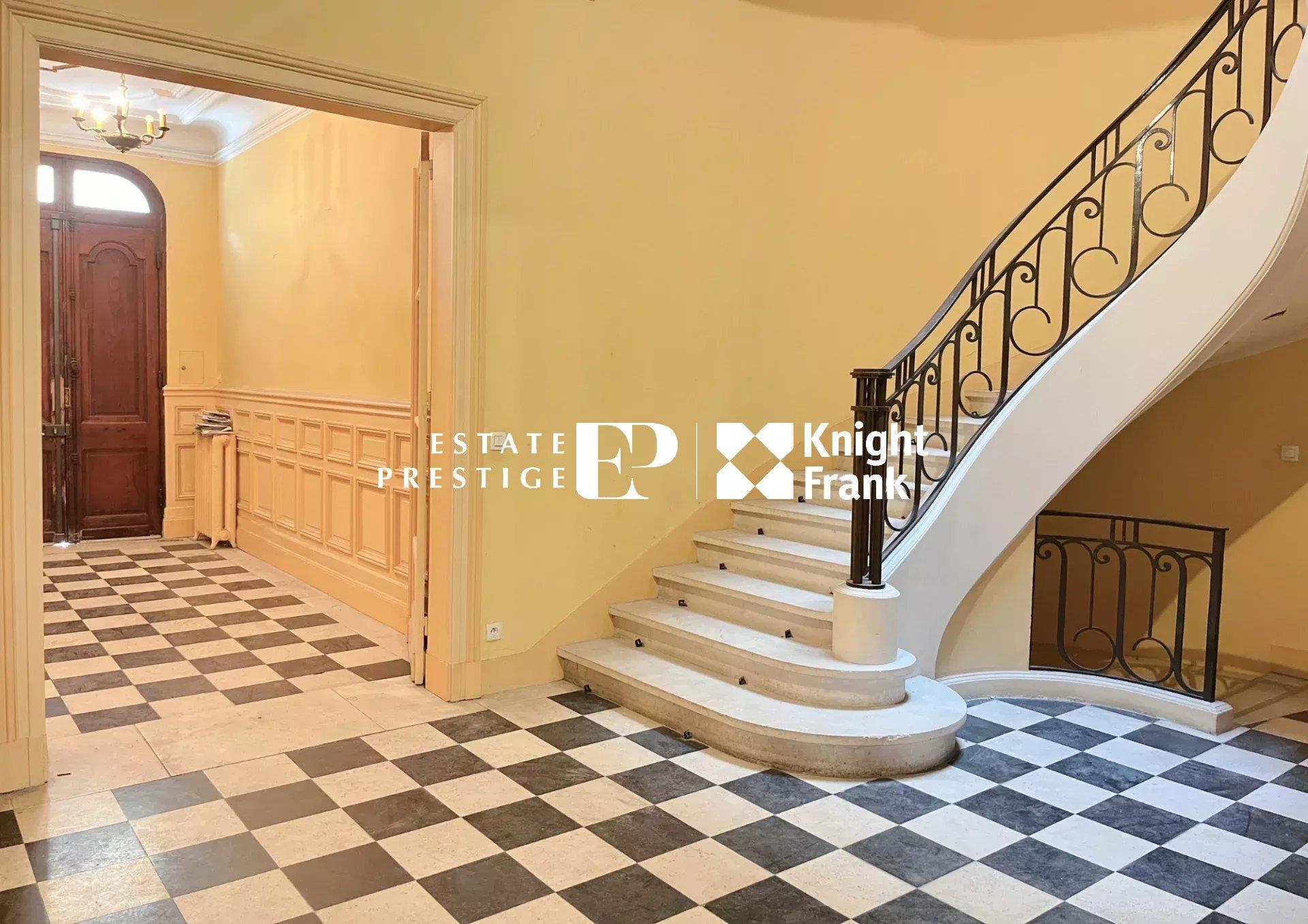 Bordeaux - Beautiful potential stone house with garden and garage