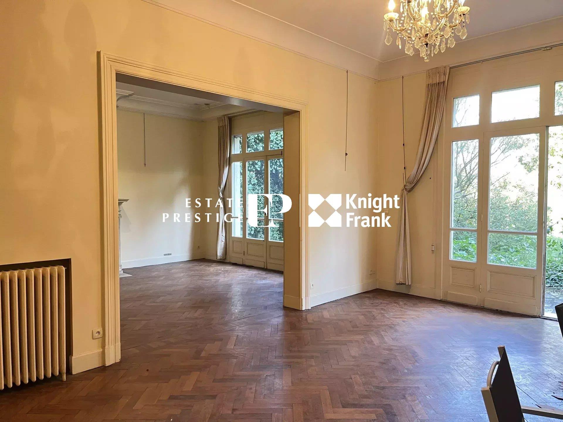 Bordeaux - Beautiful potential stone house with garden and garage