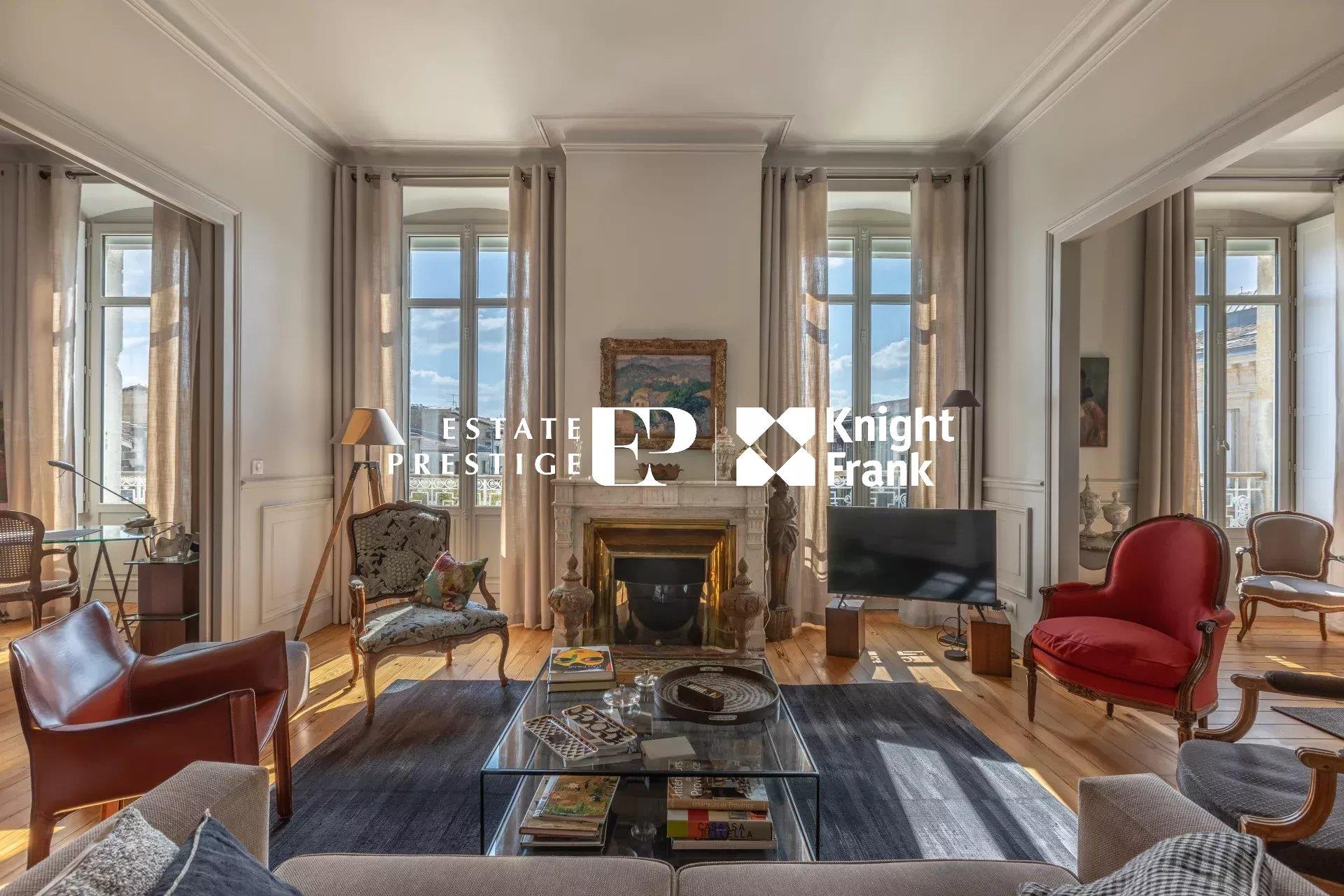 Bordeaux - Chartrons - Exceptional apartment with elevator, balcony, and parking