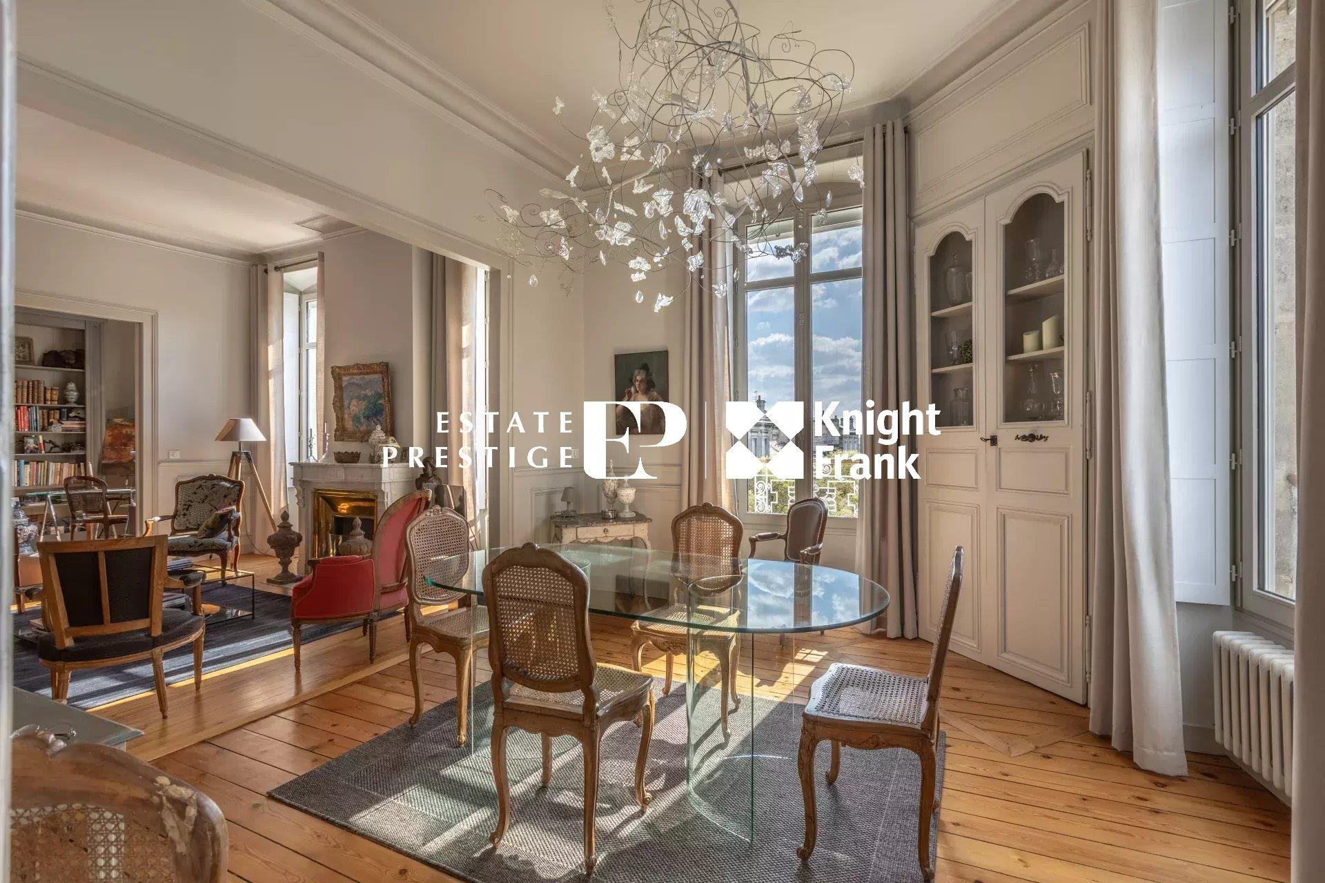 Bordeaux - Chartrons - Exceptional apartment with elevator, balcony, and parking