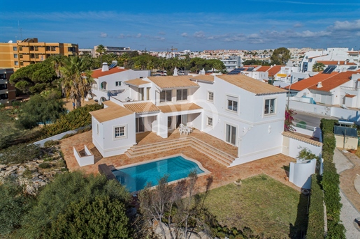 This substantial villa commands some of the finest coastal views in the central Algarve and is a foo