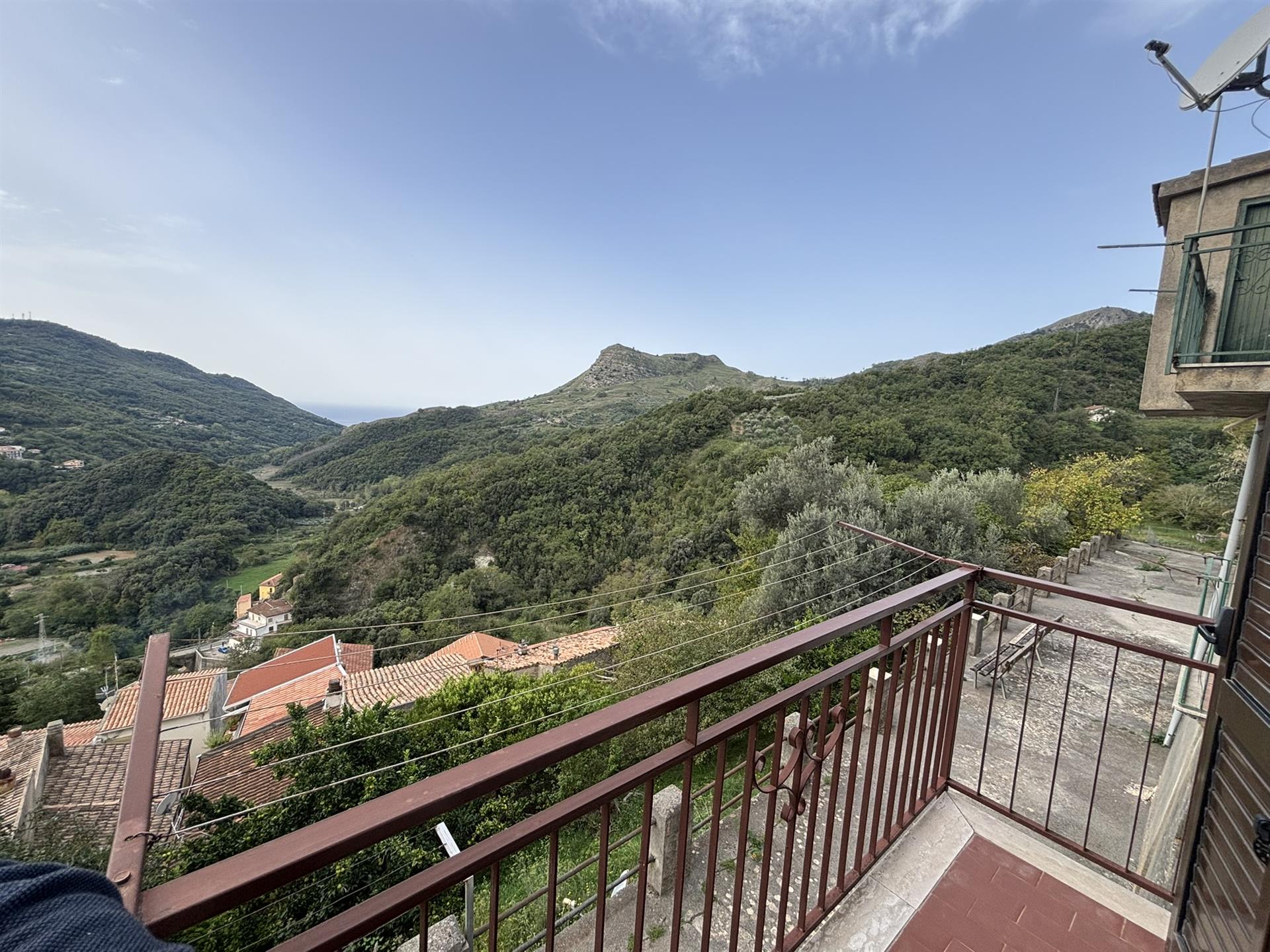 Panoramic Raised-Level Apartment in the Heart of Historic Sangineto