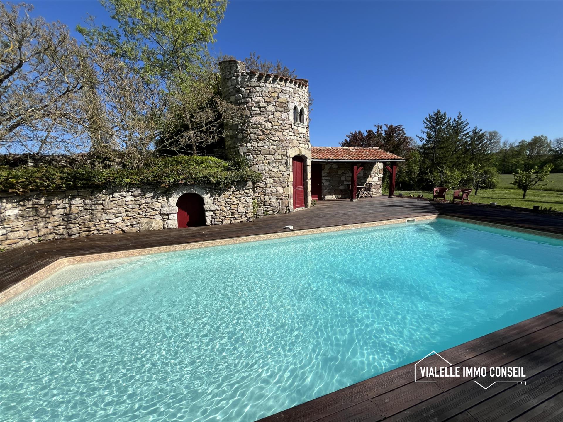 Charming property, Lautrec