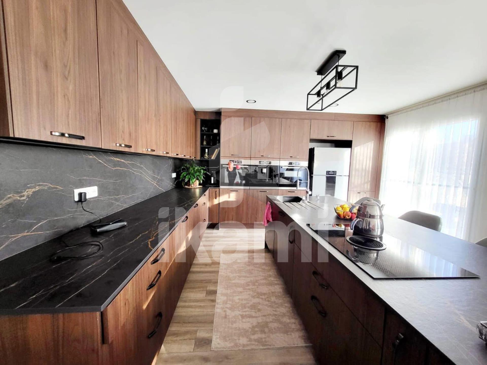 Modern house of 175 m2 with high-end kitchen