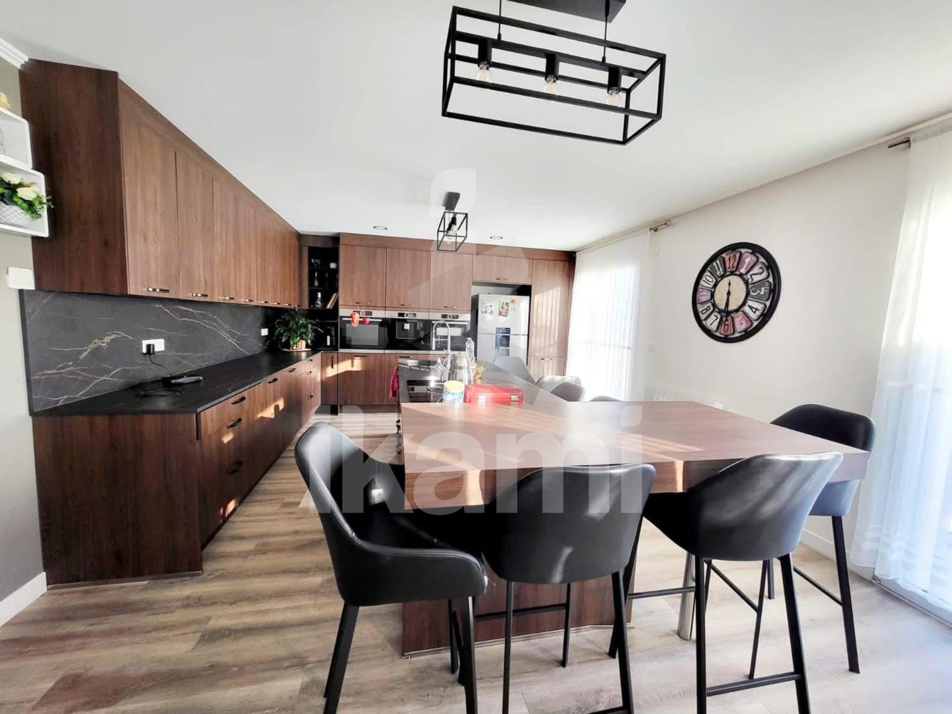 Modern house of 175 m2 with high-end kitchen