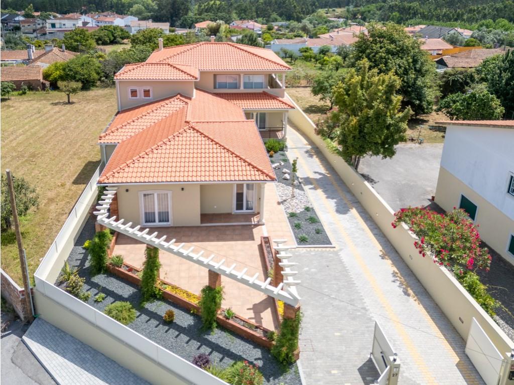 Moradia T4 e Anexo (guest house) - Marinha Grande