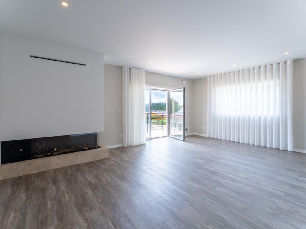 Moradia T4 e Anexo (guest house) - Marinha Grande