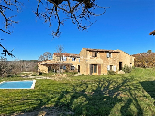 Farmhouse for sale at the foot of Bonnieux in the heart of the Luberon