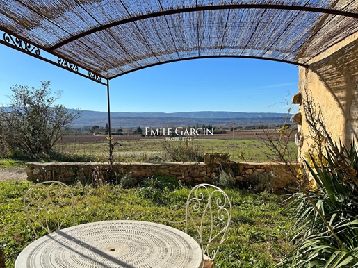 Farmhouse for sale at the foot of Bonnieux in the heart of the Luberon