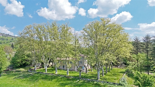 Mansion for sale in the Luberon Regional Park