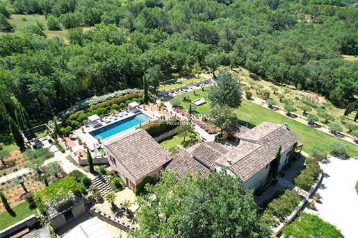 Exceptional property for sale in the heart of the Luberon