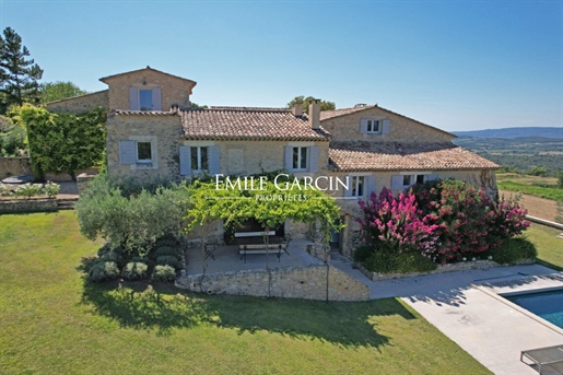 Converted farmhouse in perfect condition with a view, for sale in the Luberon