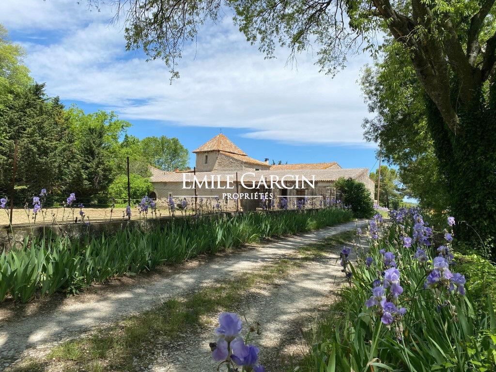 Gran propiedad en venta cerca de Uzès en casi 75 hectáreas