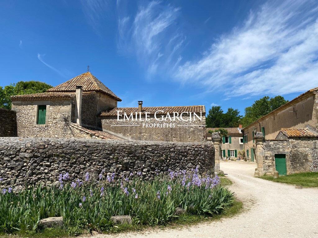 Gran propiedad en venta cerca de Uzès en casi 75 hectáreas