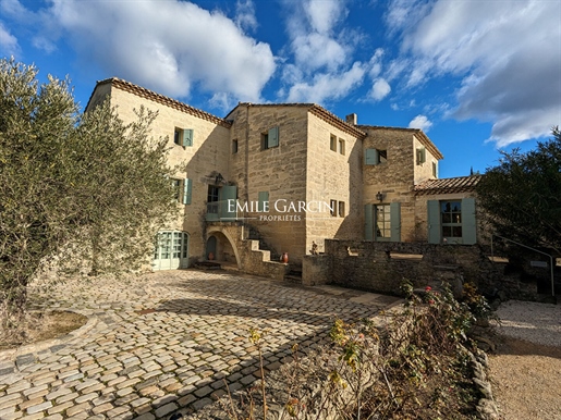 Farmhouse on a hectare of land for sale in Uzès