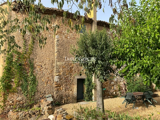 Village house with garden for sale 15 minutes from Uzès