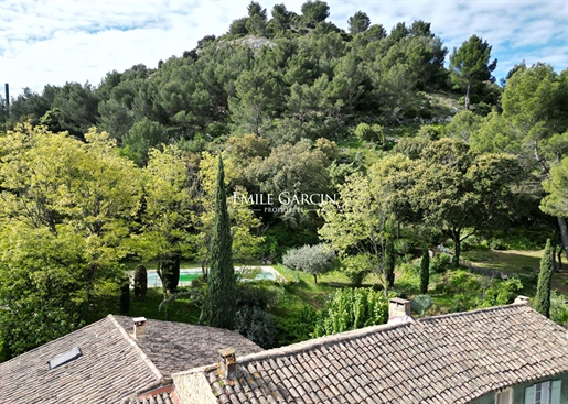 Village farmhouse with garden, swimming pool and independent apartment for sale near Uzès