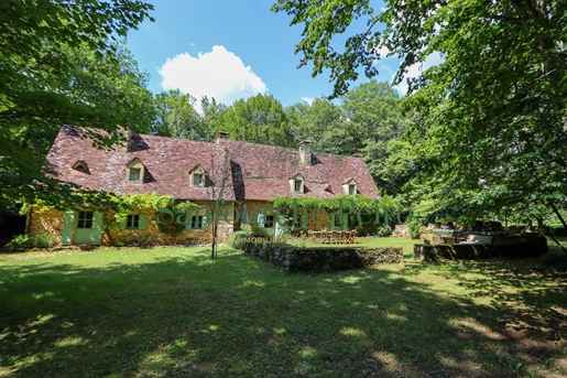 19km from Sarlat, beautiful farmhouse in rural and wooded environment