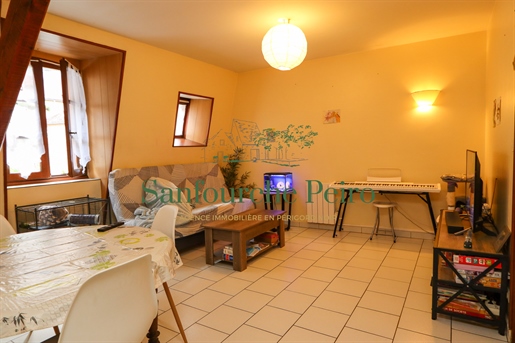 23 km from Sarlat, in the centre of the village of Les Eyzies, commercial premises of 150 m2