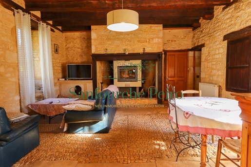 21 km from Sarlat and 15 km from Montignac-Lascaux Old farmhouse completely renovated