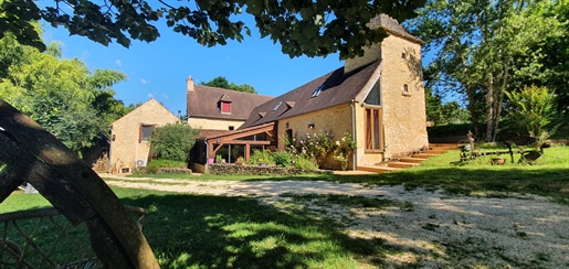 Superbe propriété , située dans un joli petit coin au calme en Dordogne