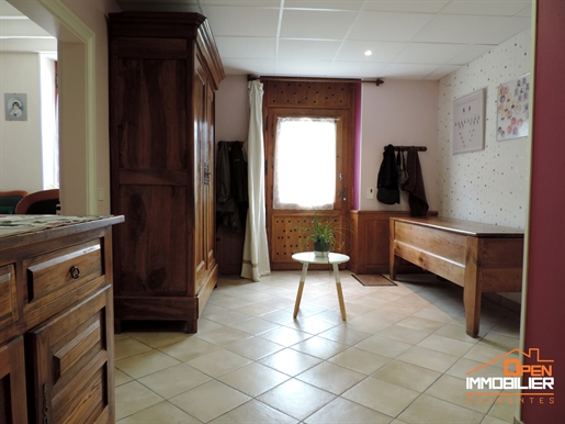 Maison En Pierre 5 Chambres 210 M2 Avec Terrain De Plus D'un Hectare - (16360) Baignes-Sainte-Radego