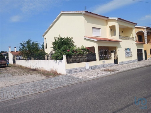 Town House with 5 Rooms in Portalegre with 303,00 m²