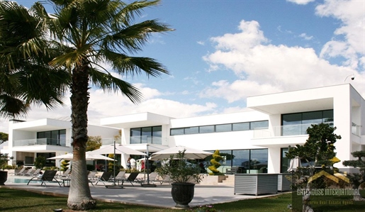 Luxury Golf Villa For Sale in Pinhal Velho Vilamoura Algarve