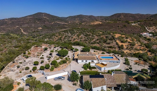 Villa avec de belles vues à vendre à Loule Algarve