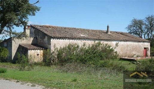 Farmhouse With 10 Hectares For Renovation in Central Algarve