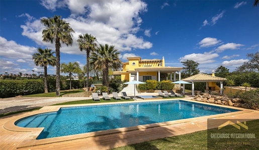 8 Bed Villa With Large Gardens For Sale in Almancil Algarve