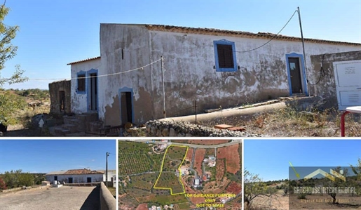Ferme de 2 chambres à rénover avec 1,5 hectares à Porches Algarve