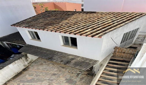 2 Bed Traditional Property Within Walking Distance To Praia da Luz Algarve
