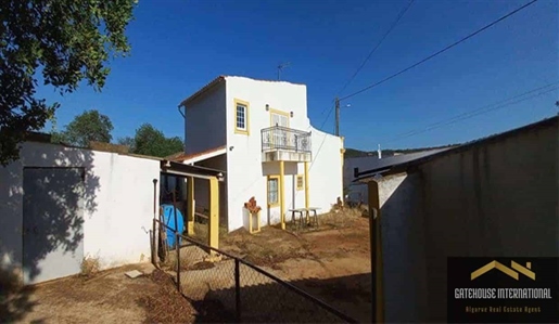Algarve Country Farmhouse mit 12 Hektar & Nebengebäuden in der Nähe von Alte