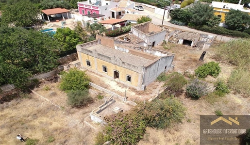 Propriedade de Santa Bárbara de Nexe Algarve para renovar com um terreno de 8.000 m2