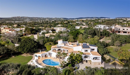 Gerenoveerde villa met 6 slaapkamers en zeezicht in Vale Formoso, Almancil Algarve