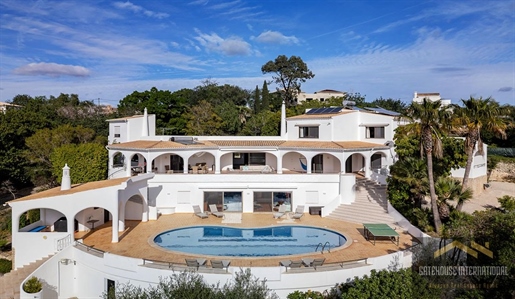 Gerenoveerde villa met 6 slaapkamers en zeezicht in Vale Formoso, Almancil Algarve