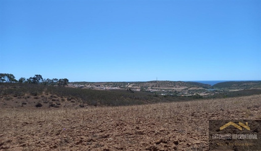 Terrain de 8,7 hectares à l’ouest de l’Algarve avec une ruine à Figueira