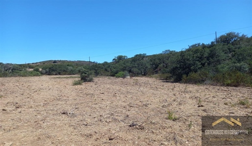 Terrain de 8,7 hectares à l’ouest de l’Algarve avec une ruine à Figueira