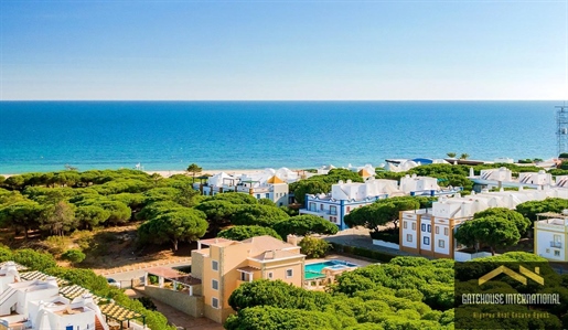 5 Bed Villa En Venta en Praia Verde East Algarve